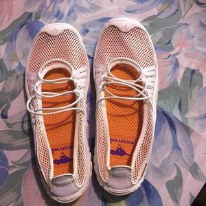 White rocket dog sandles